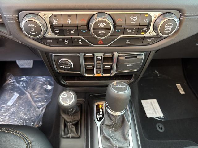 new 2025 Jeep Gladiator car, priced at $38,280