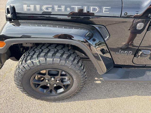 new 2025 Jeep Gladiator car, priced at $38,280