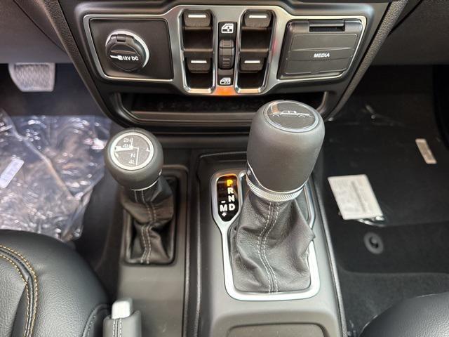 new 2025 Jeep Gladiator car, priced at $38,280