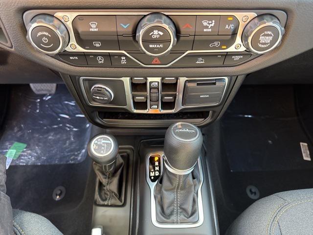 new 2025 Jeep Gladiator car, priced at $35,085
