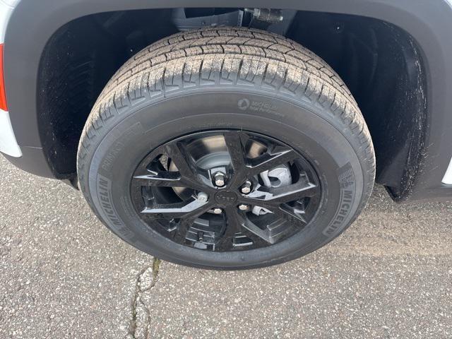 new 2025 Jeep Grand Cherokee car, priced at $35,235