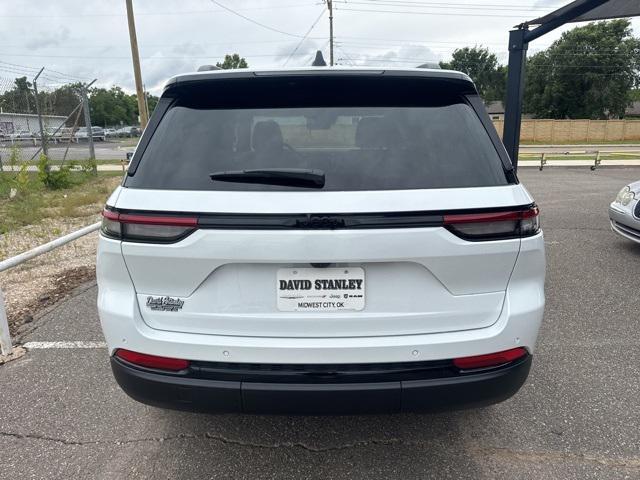 new 2025 Jeep Grand Cherokee car, priced at $35,235