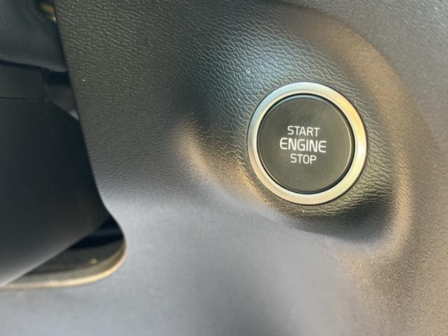 used 2020 Volvo XC40 car, priced at $21,788