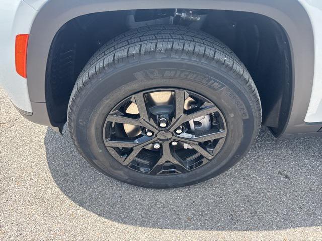 new 2025 Jeep Grand Cherokee L car, priced at $38,335