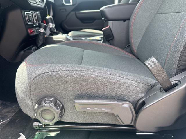 new 2025 Jeep Gladiator car, priced at $46,750