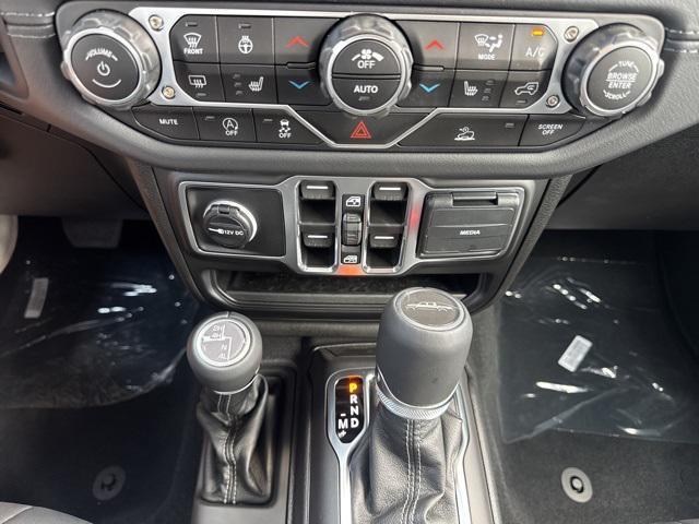 new 2025 Jeep Gladiator car, priced at $38,280