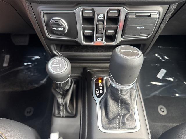 new 2025 Jeep Gladiator car, priced at $38,280