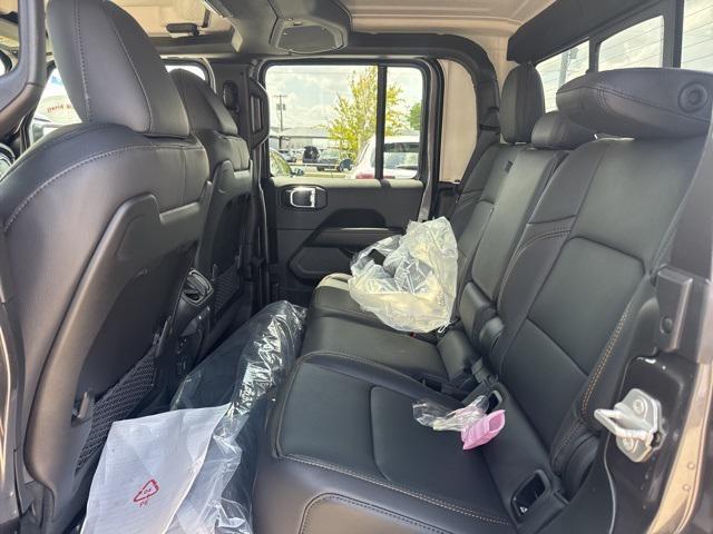 new 2025 Jeep Gladiator car, priced at $38,280