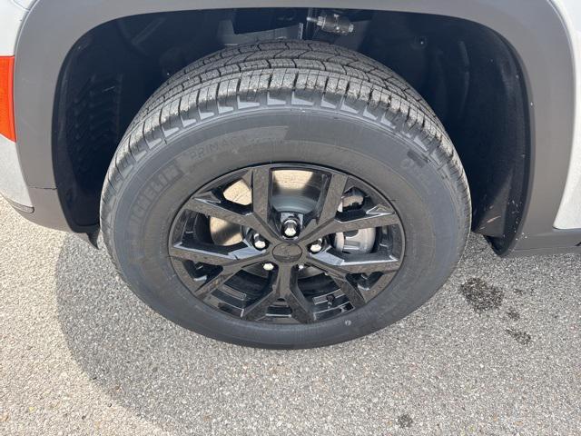 new 2025 Jeep Grand Cherokee L car, priced at $38,930