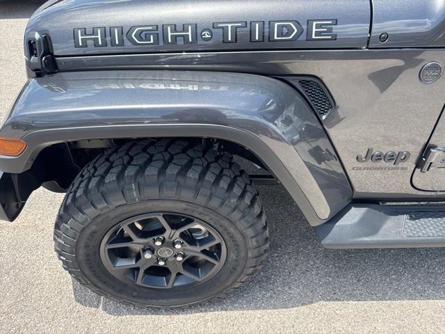 new 2025 Jeep Gladiator car, priced at $38,280