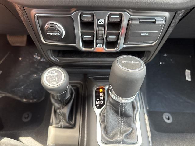 new 2025 Jeep Gladiator car, priced at $38,280