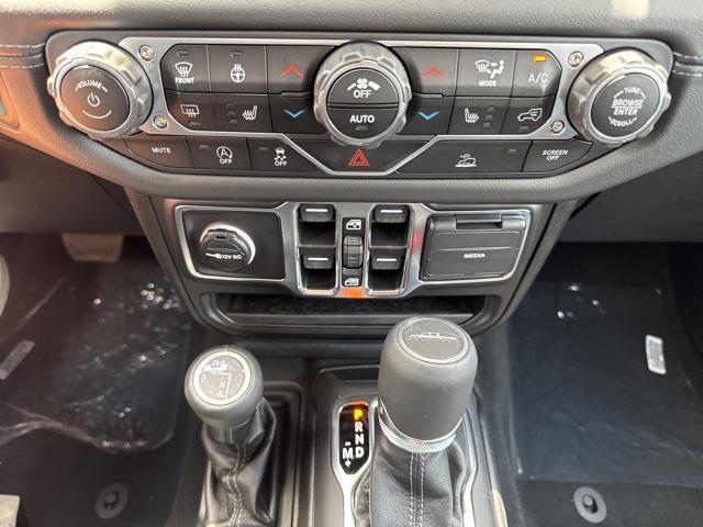 new 2025 Jeep Gladiator car, priced at $38,280