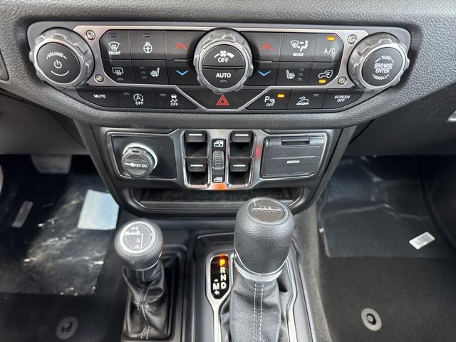 new 2025 Jeep Gladiator car, priced at $42,670