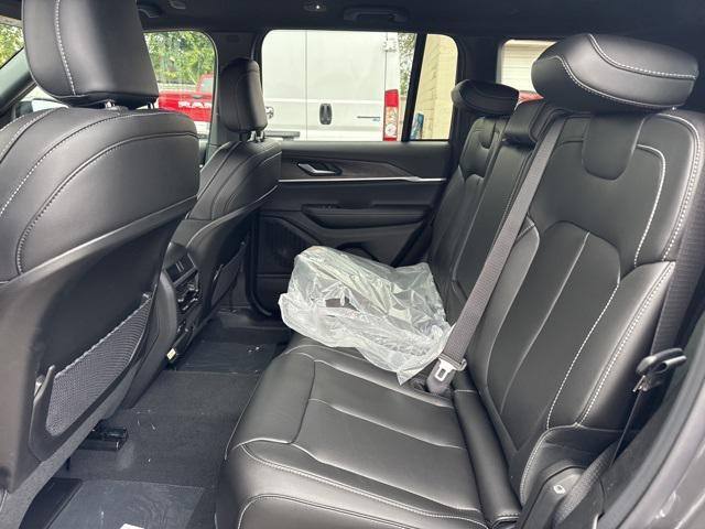 new 2025 Jeep Grand Cherokee car, priced at $38,920