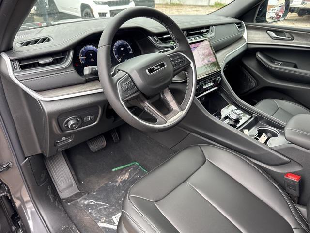 new 2025 Jeep Grand Cherokee car, priced at $38,920