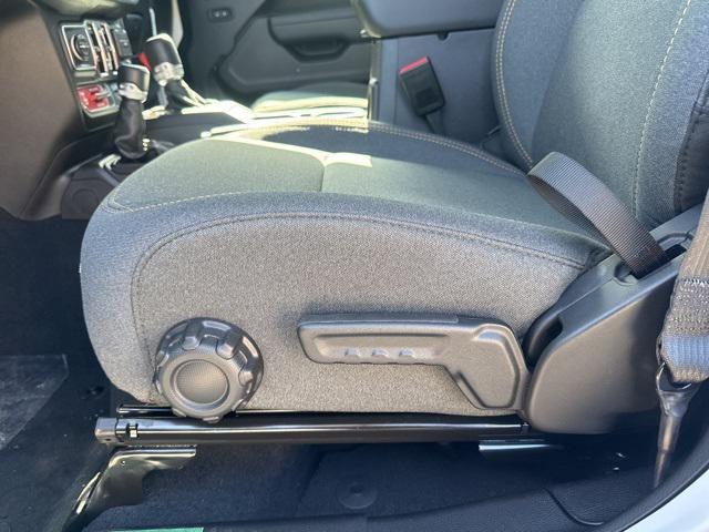 new 2025 Jeep Gladiator car, priced at $42,385