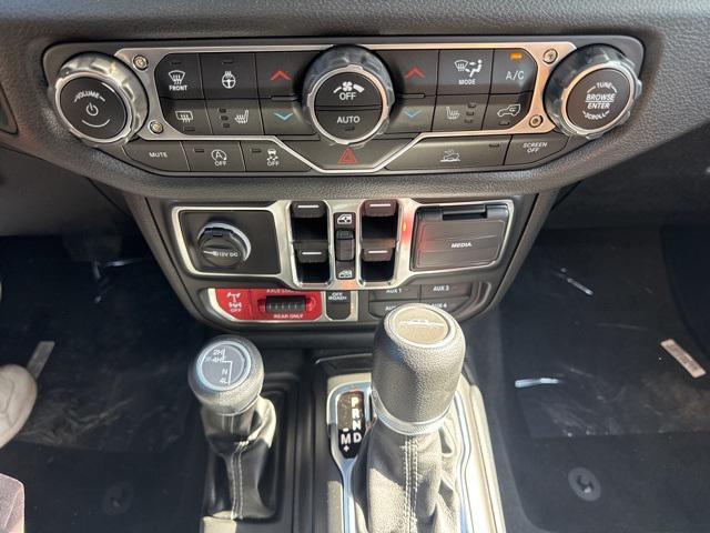 new 2025 Jeep Gladiator car, priced at $42,385