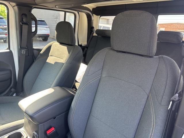 new 2025 Jeep Gladiator car, priced at $42,385