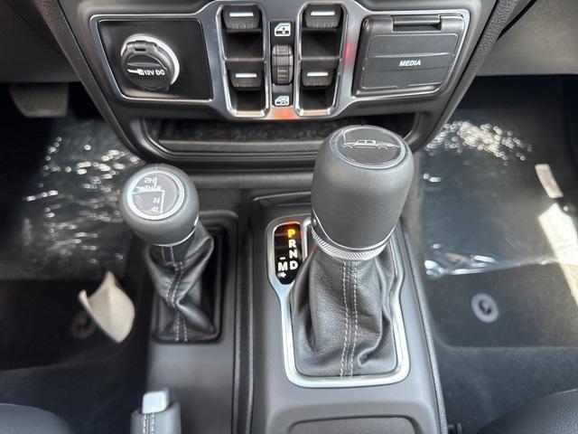 new 2025 Jeep Gladiator car, priced at $38,280