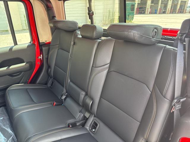 new 2025 Jeep Gladiator car, priced at $38,280