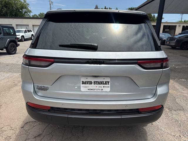 new 2025 Jeep Grand Cherokee car, priced at $35,330