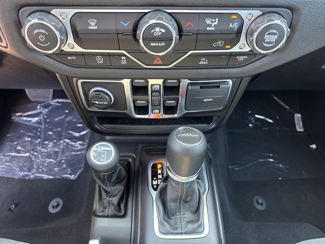 new 2025 Jeep Gladiator car, priced at $30,790