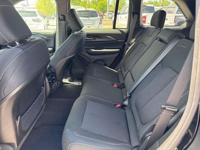new 2025 Jeep Grand Cherokee car, priced at $30,950