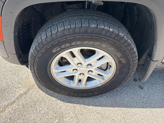new 2025 Jeep Grand Cherokee car, priced at $30,950