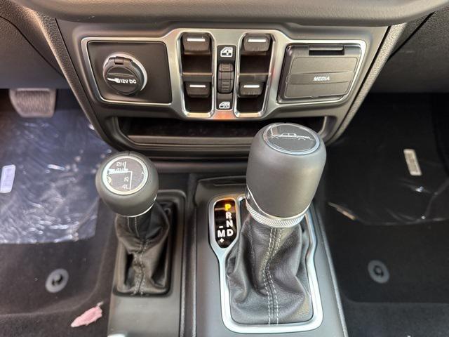 new 2025 Jeep Gladiator car, priced at $37,685
