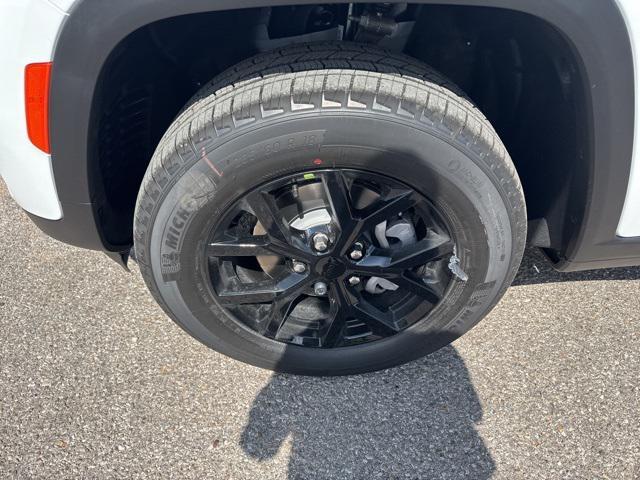 new 2025 Jeep Grand Cherokee car, priced at $34,735