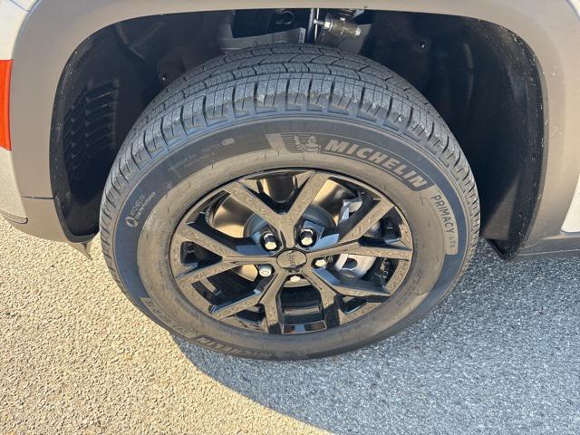 new 2025 Jeep Grand Cherokee L car, priced at $39,330