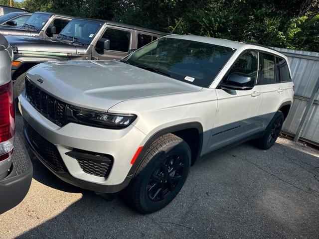 new 2024 Jeep Grand Cherokee car, priced at $36,930