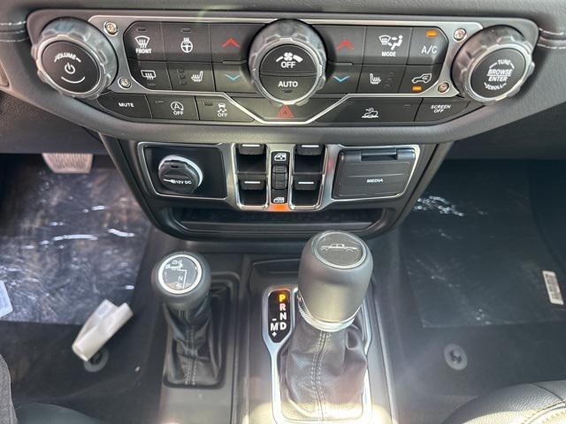 new 2025 Jeep Gladiator car, priced at $38,280