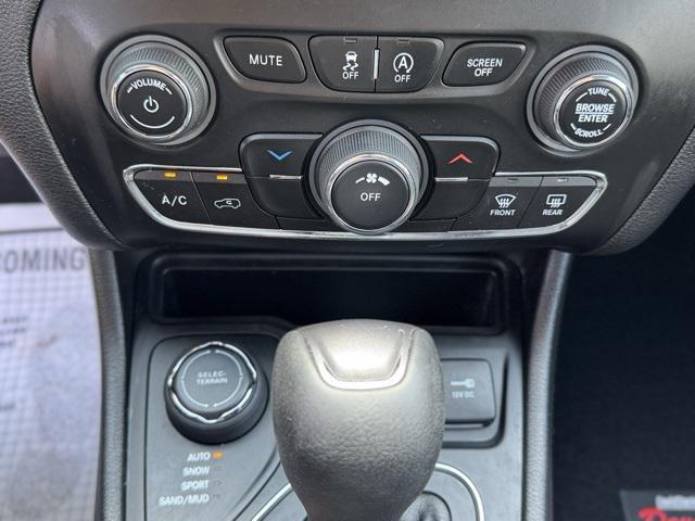 used 2021 Jeep Cherokee car, priced at $19,788