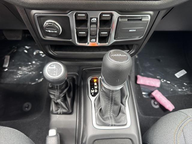 new 2025 Jeep Gladiator car, priced at $38,775