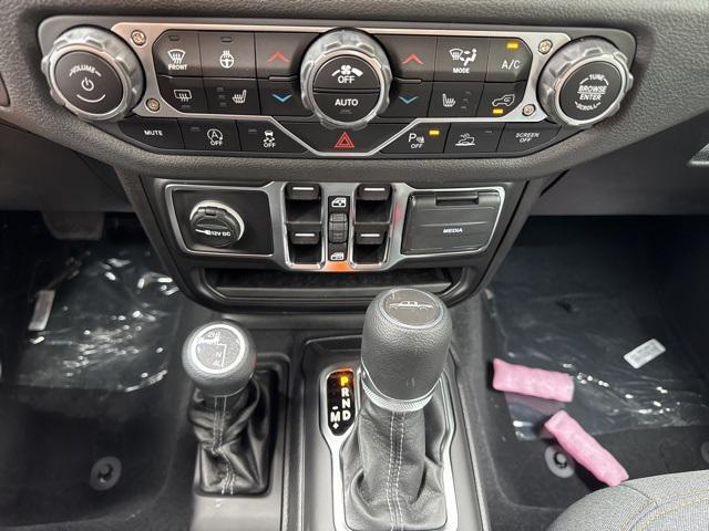 new 2025 Jeep Gladiator car, priced at $38,775