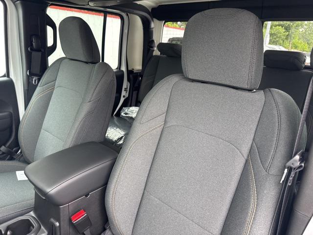 new 2025 Jeep Gladiator car, priced at $38,775