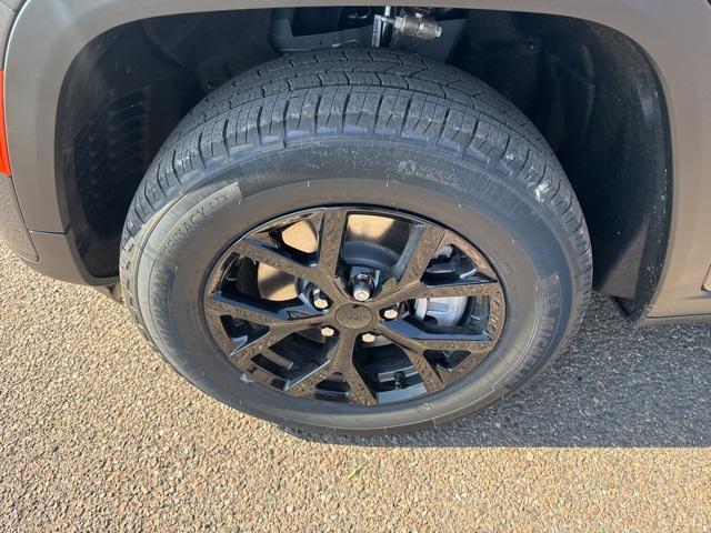 new 2025 Jeep Grand Cherokee L car, priced at $37,900