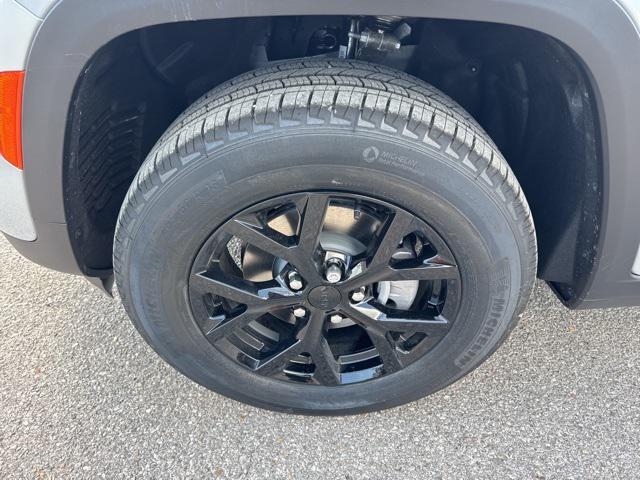 new 2025 Jeep Grand Cherokee car, priced at $35,330