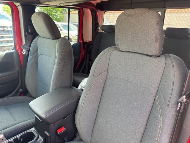 new 2025 Jeep Gladiator car, priced at $42,670