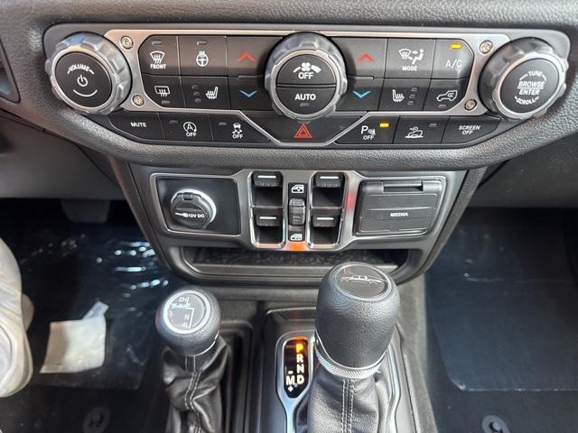 new 2025 Jeep Gladiator car, priced at $42,670