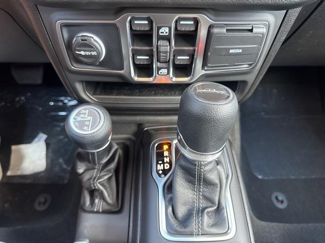 new 2025 Jeep Gladiator car, priced at $42,670