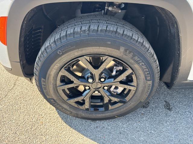 new 2025 Jeep Grand Cherokee L car, priced at $36,735