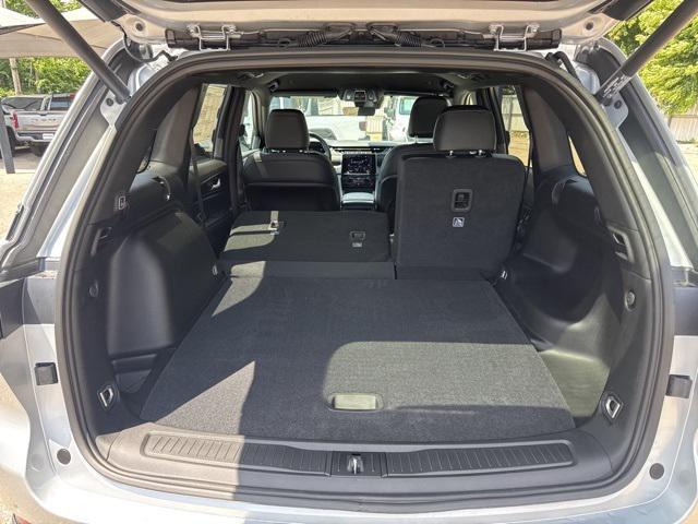 new 2025 Jeep Grand Cherokee car, priced at $36,130