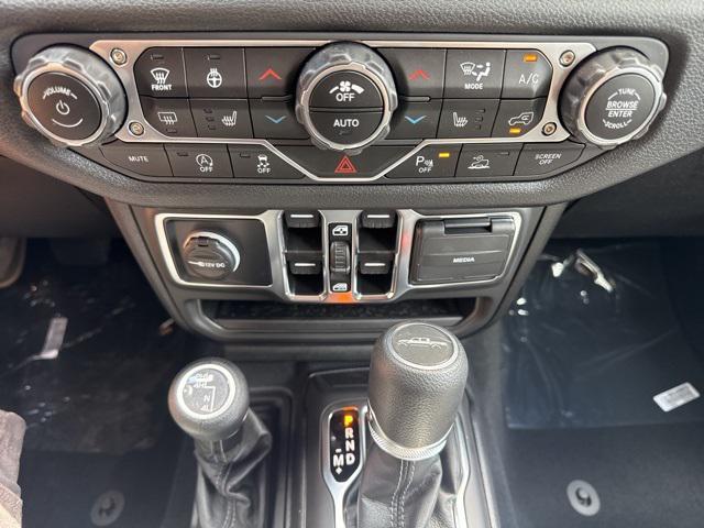 new 2025 Jeep Gladiator car, priced at $42,670