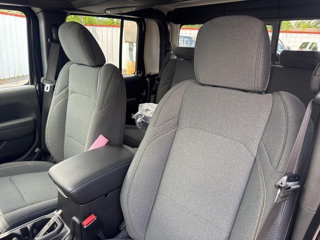 new 2025 Jeep Gladiator car, priced at $42,670
