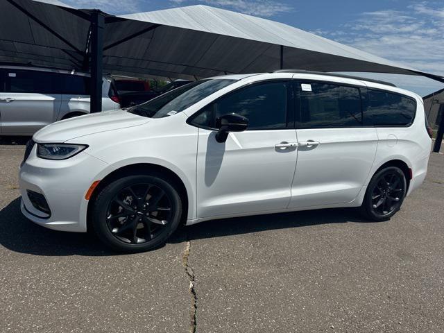 new 2024 Chrysler Pacifica car, priced at $40,485