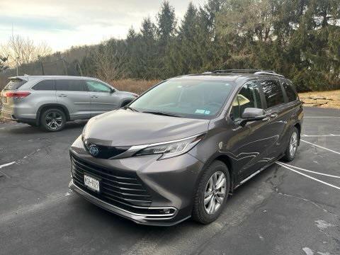 used 2022 Toyota Sienna car, priced at $46,988