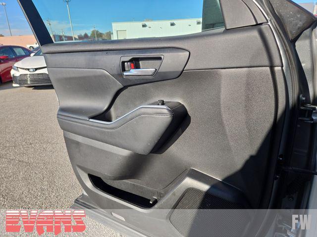 used 2022 Toyota Highlander car, priced at $32,988