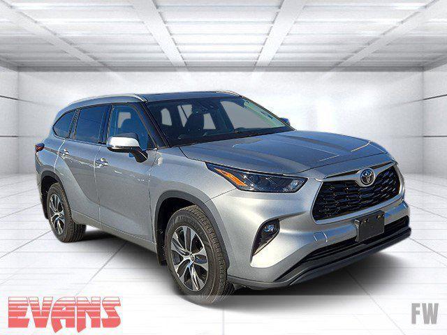 used 2022 Toyota Highlander car, priced at $32,988